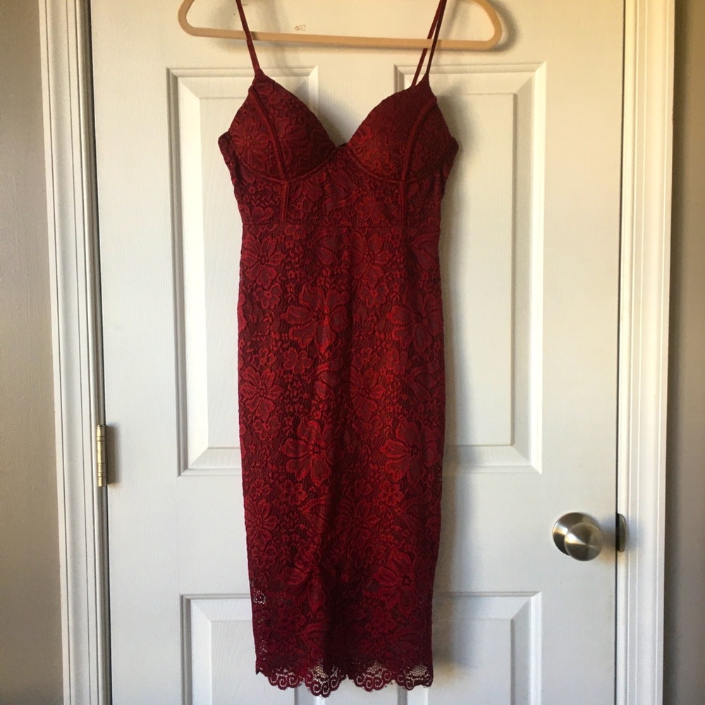 Lulu’s burgundy lace cocktail dress